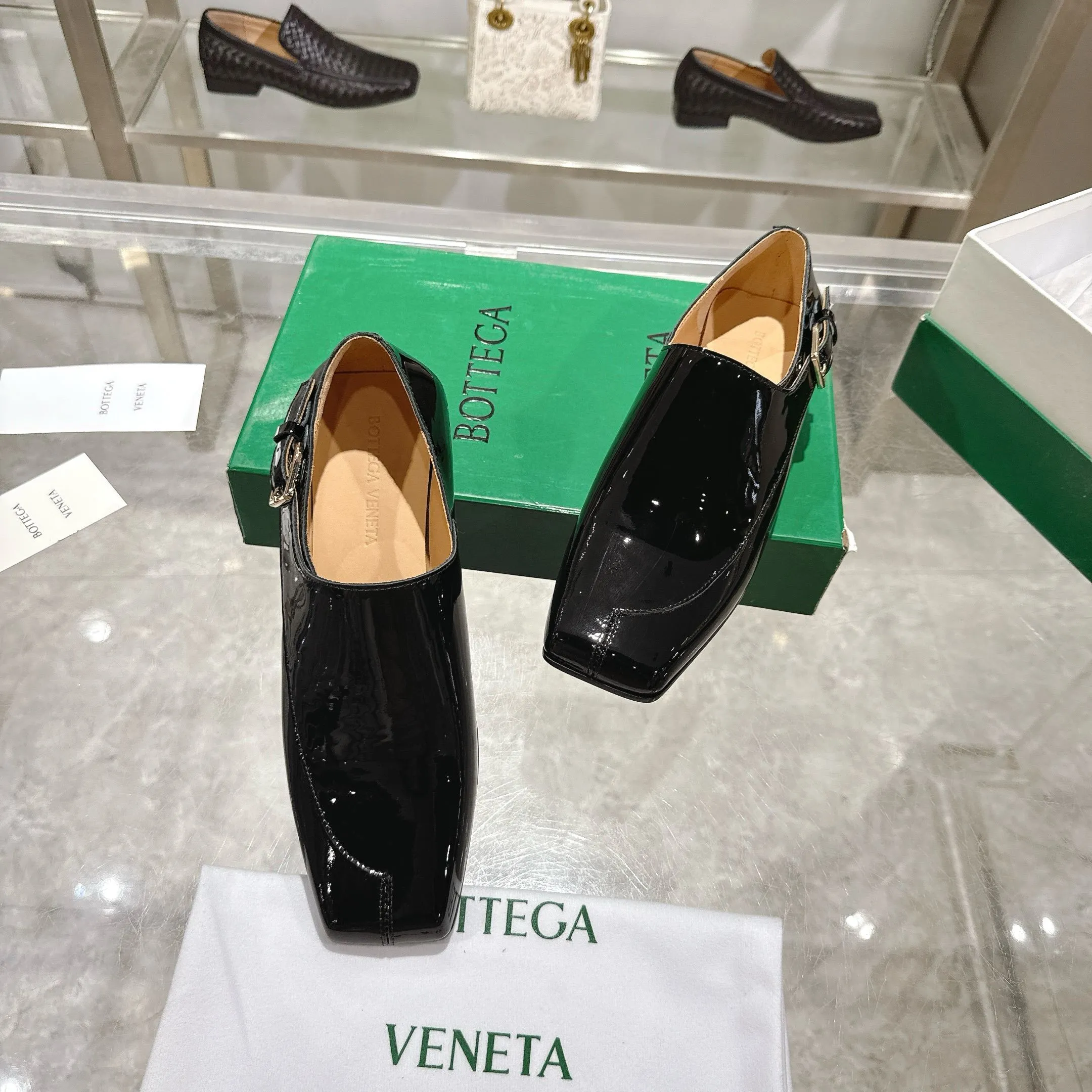 [BV] Top P: 860💰 Couple model, Size: Women 35-39, Men 39--44 (Female 40.41. Men 38. 45, non-refundable) Bottega Veneta 2025 Autumn Counter Synchronous Couple Model Bottega Veneta square-toe low-heeled shoes woven from mixed-breed sheep! Patent leather matching! Low-key luxury and solid color! Leather outsole! [Rose][Rose]! Purely hand-woven and operated, the original board is reproduced one-to-one! quality assurance!